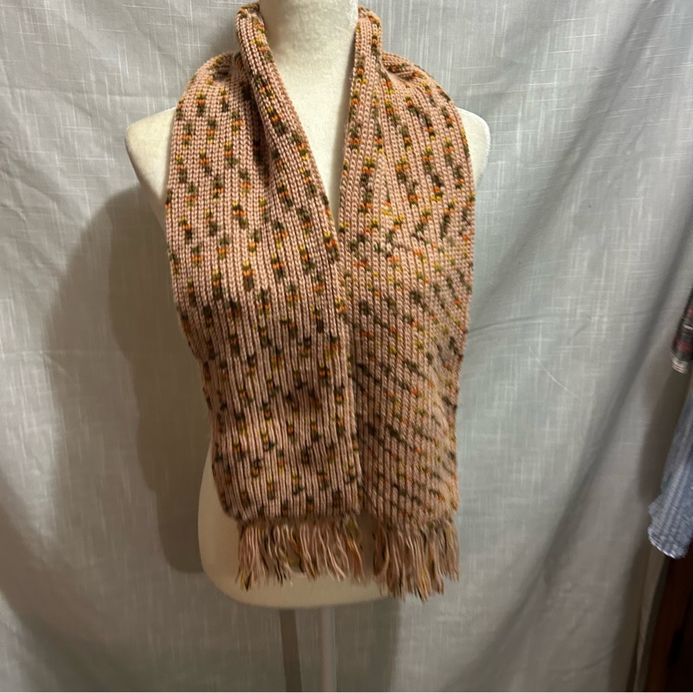 Knit scarf with fringe